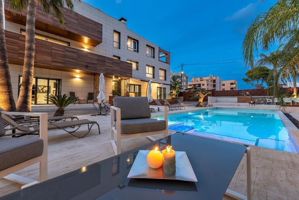 Lusso E Relax Con Piscina A 2 Minuti Dal Mare Apartment Miami Playa Luaran gambar